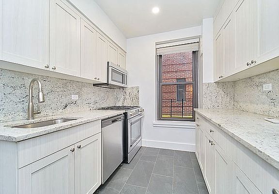 4th image of 10 W 65th St APT 1J