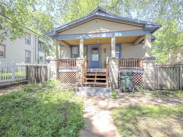 908 S 5th St, Leavenworth, KS 66048