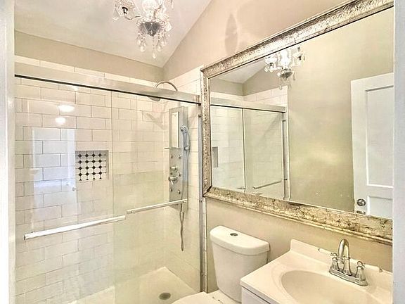 5th image of 1713 Luton St #B