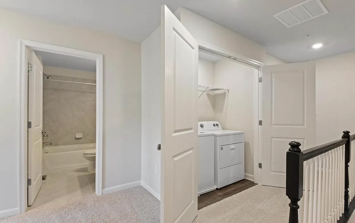 3 bed, 3.5 bath, 1962 sqft, $2,900 — Photo 3