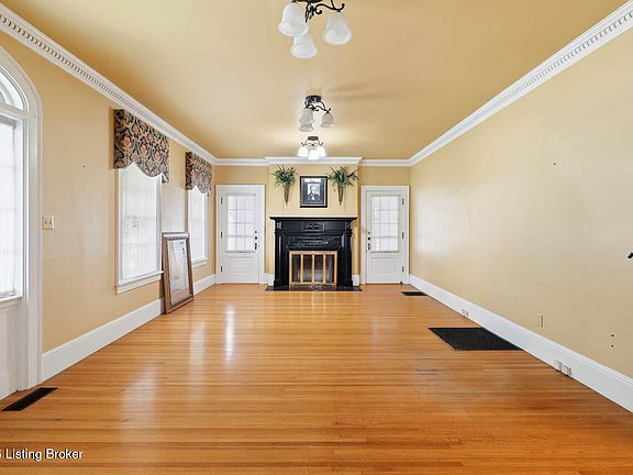 2nd image of 306 W Dixie Ave