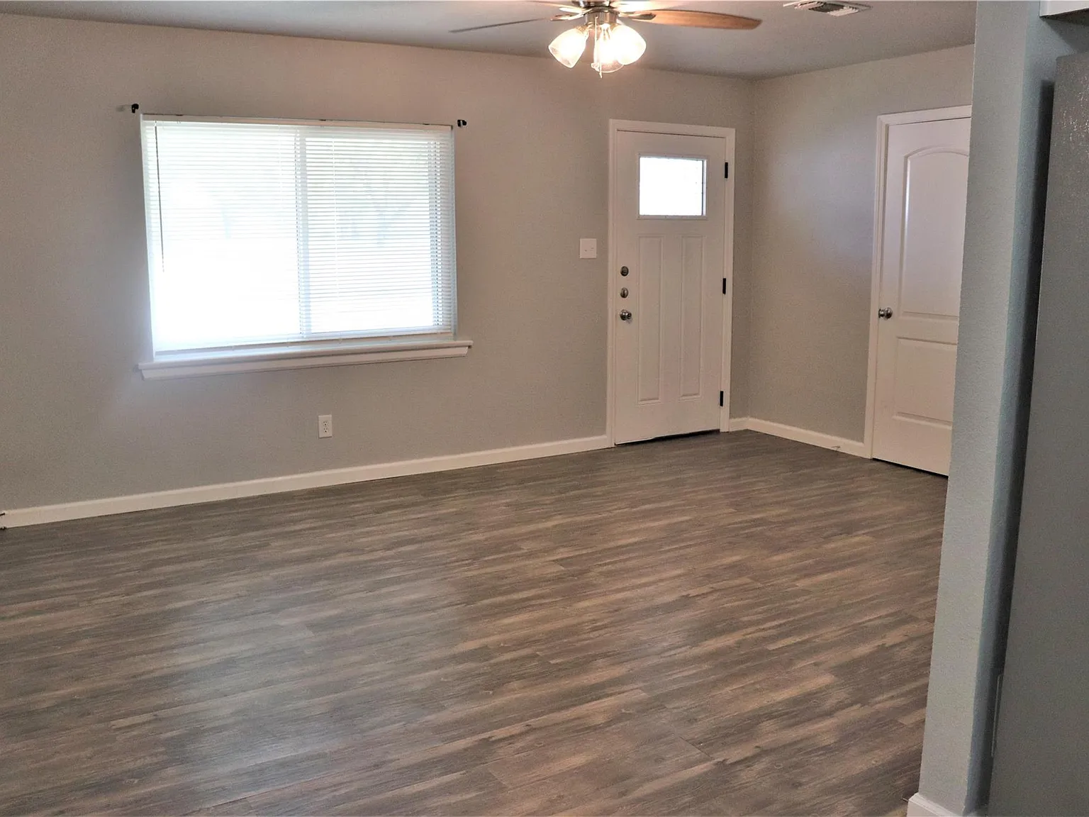 3 bed, 2.0 bath, 1189 sqft, $1,580 — Photo 2