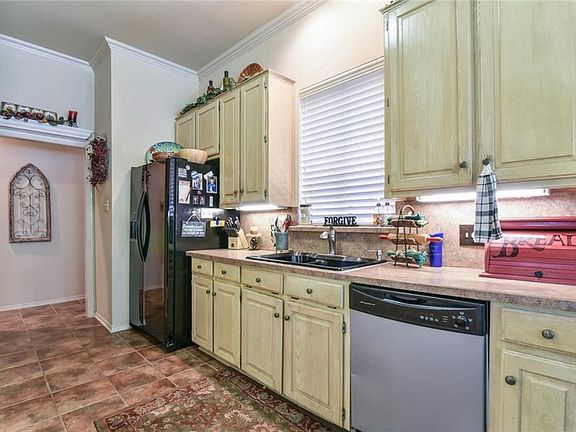 5th image of 2209 Twin Elms Dr