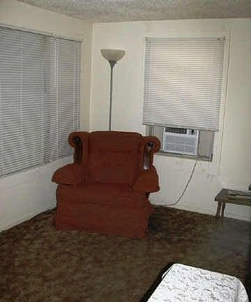 4th image of 806 Louis St