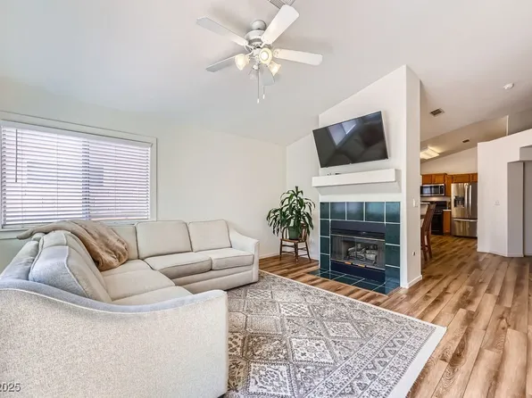 3530 Summersprings Dr, Las Vegas, NV 89129