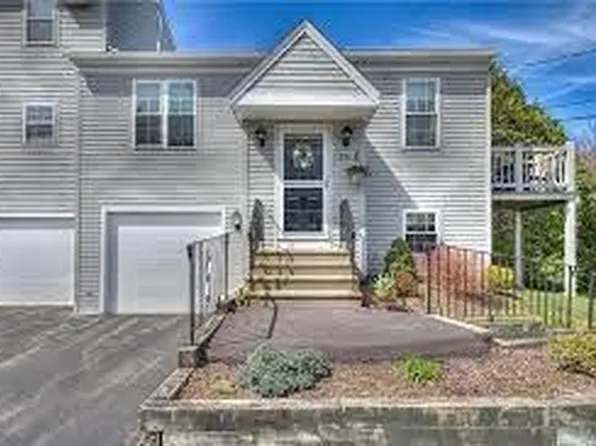565 Quaker Ln APT 74, West Warwick, RI 02893