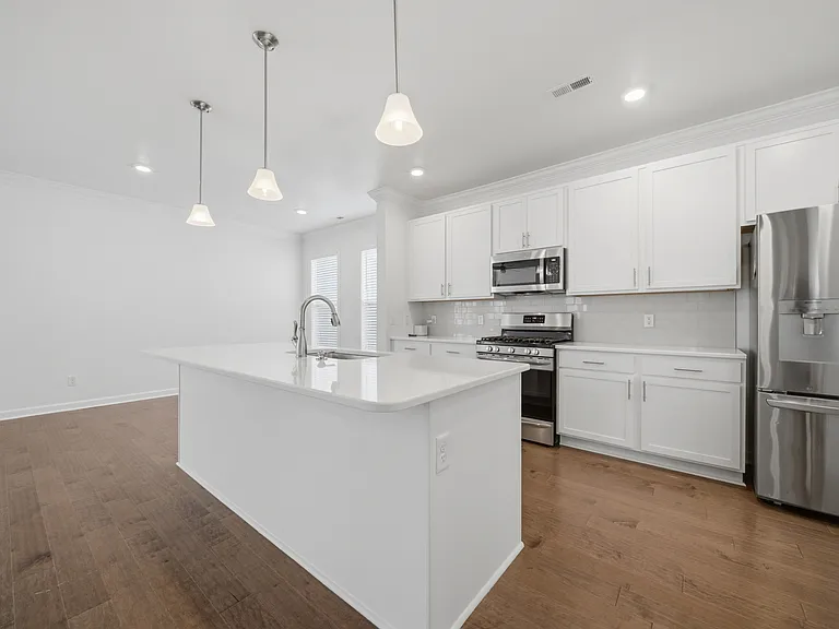 5049 Duxbury Rd — Photo 11