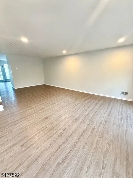 3 bed, 2.5 bath, 1800 sqft, $3,250 — Photo 3
