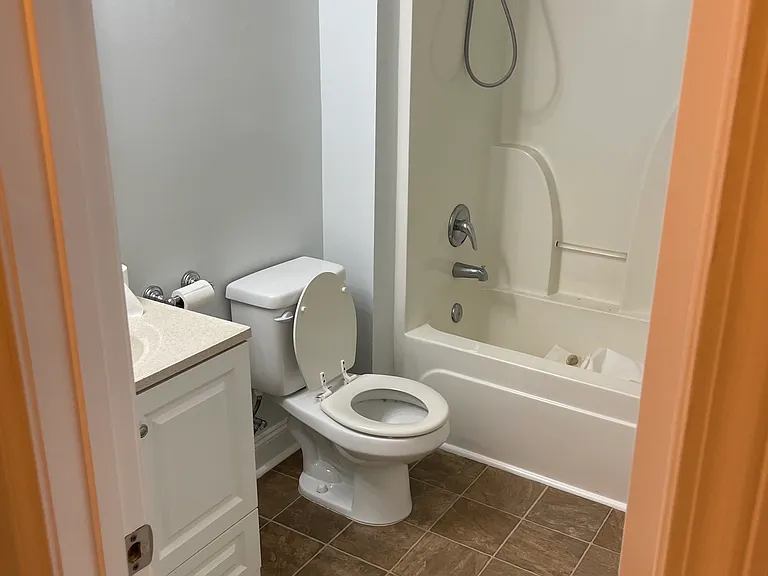 1054 Blakewood Ct — Photo 17