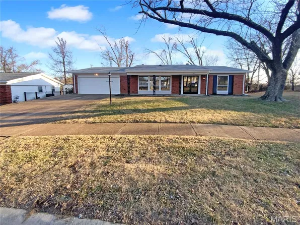 4918 Caribee Dr, Saint Louis, MO 63128