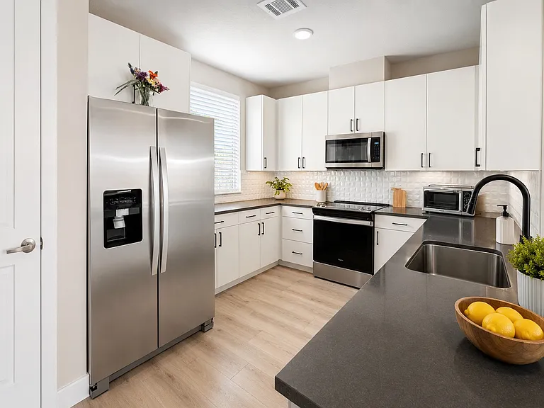 211 W Canyon Ridge Dr — Photo 5