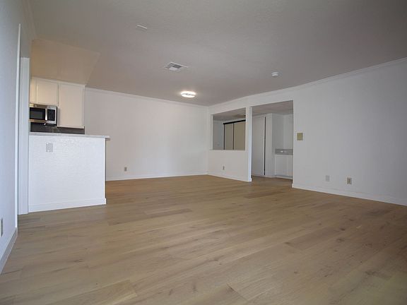 3rd image of 4844 Riverton Ave APT 201