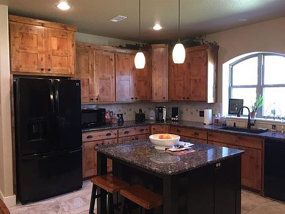 5th image of 205 Chaparral Dr