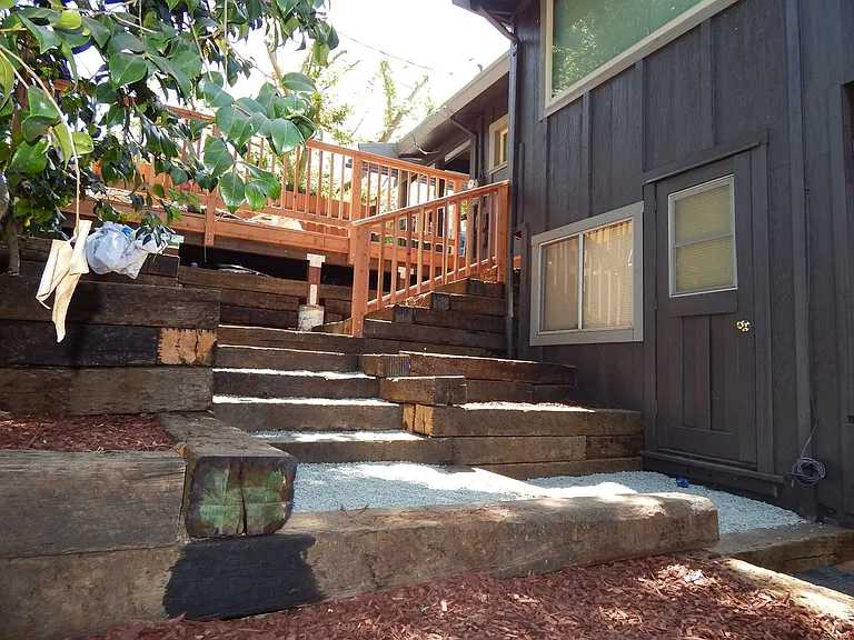 304 Edwards St — Photo 16
