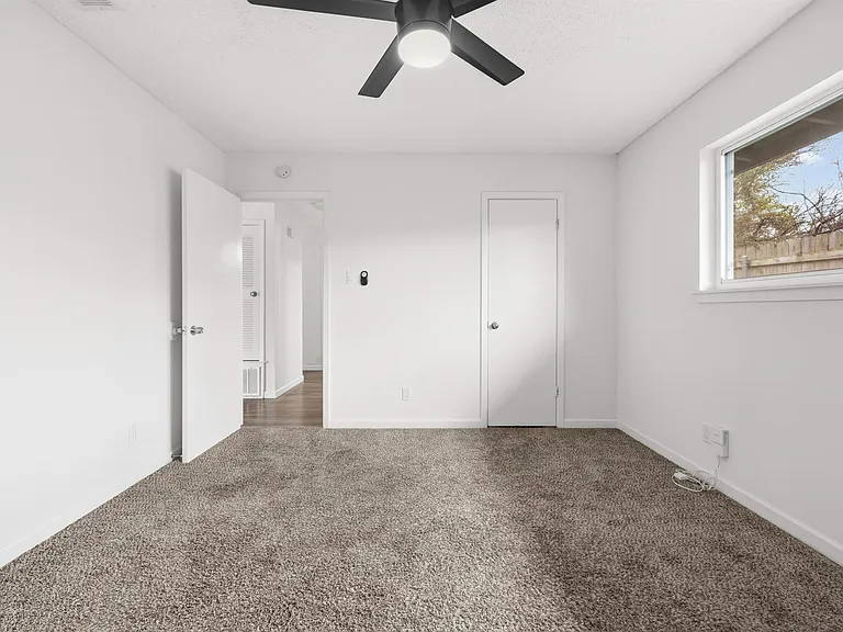 11301 Oakwood Dr #B — Photo 13