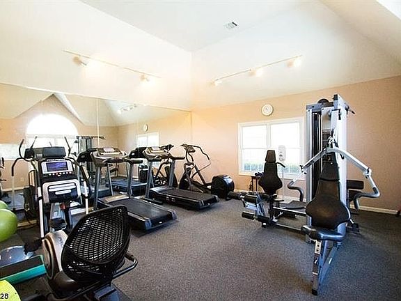 5th image of 173 Cambridge Ct #F073