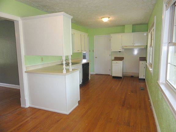 2nd image of 607 N West St
