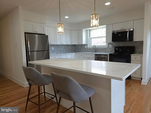 3rd image of 781 Livezey Ln