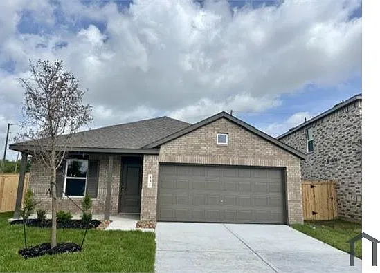 4 bed, 1924 sqft, $2,300 — Photo 2