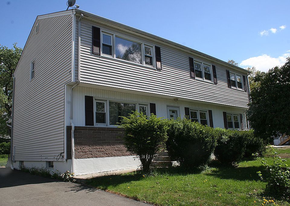 Vinyl siding w/stone front