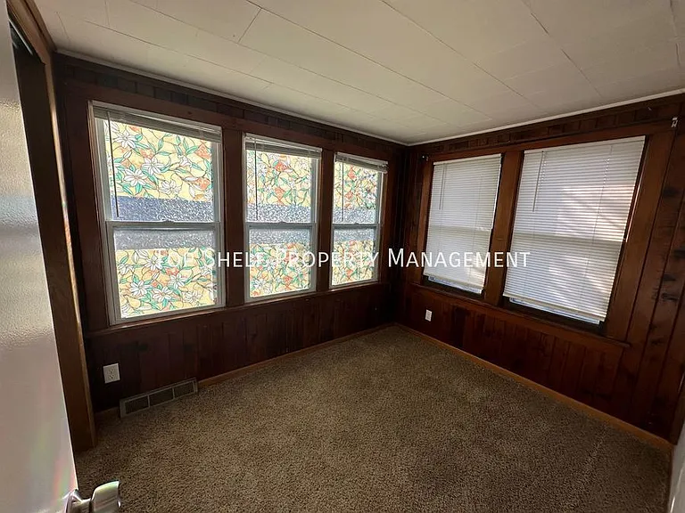 2319 E 40th Ct — Photo 8