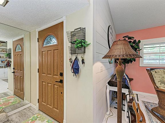 4th image of 4504 Timber Ln #303