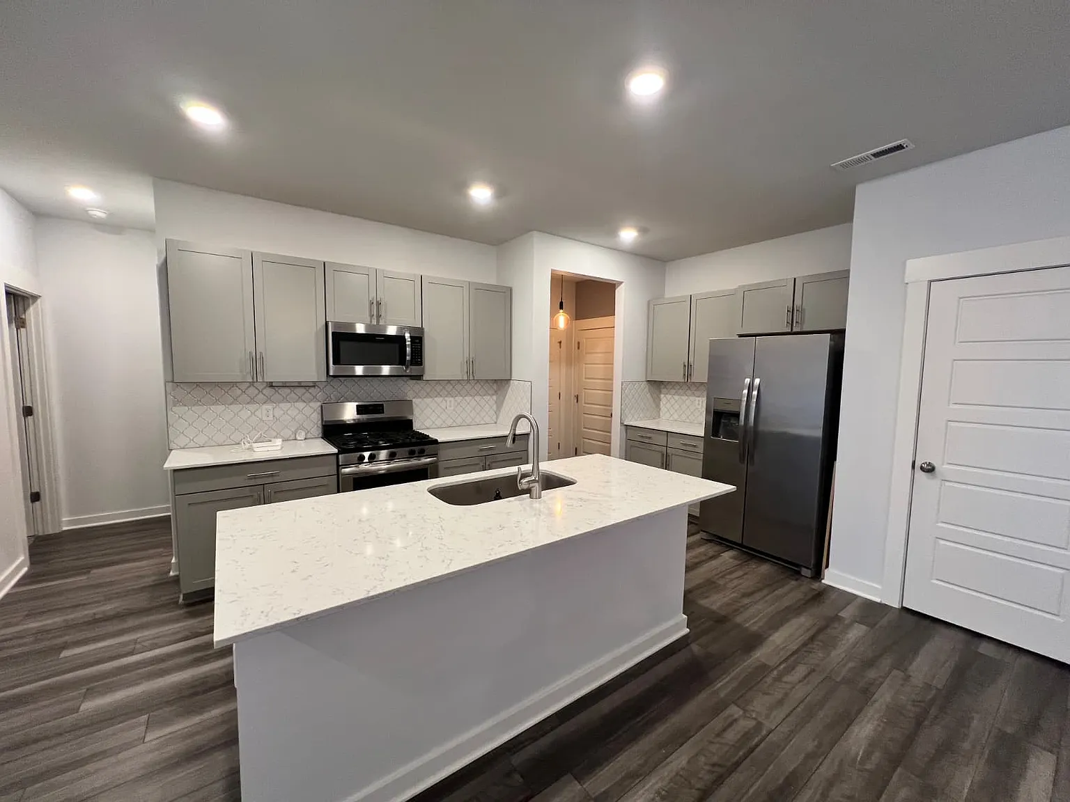 527 Torrey Pines Ln — Photo 2