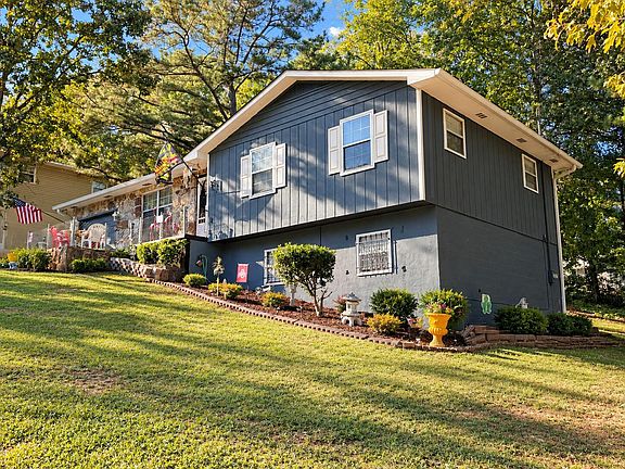2nd image of 418 Wisteria Rd