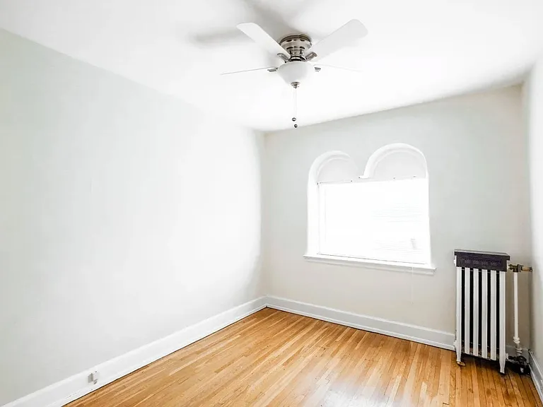 Welcome to Central Lakes of Uptown, where modern elegance meets comfort. This spacious room boasts natural light, sleek hardwood floors, and charming architectural details. Your ideal living space awaitsschedule a tour today!