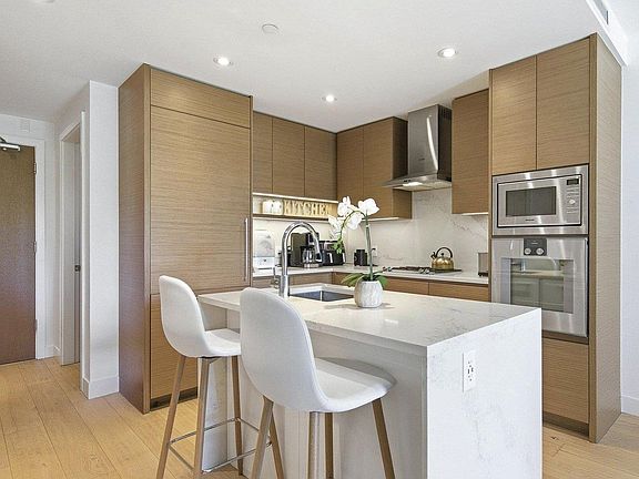 5th image of 5693 Elizabeth St #402