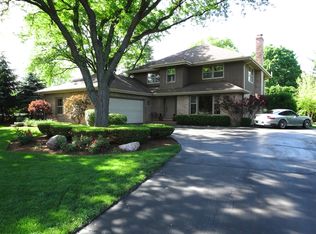 17 Charleston Rd, Hinsdale, IL 60521