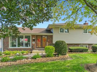 429 Locust Ln, Roselle, IL 60172