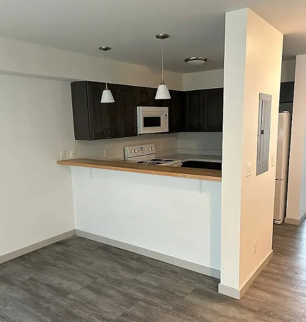400 Foxhall LLC — Photo 2