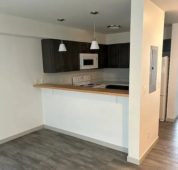 400 Foxhall LLC — Photo 2