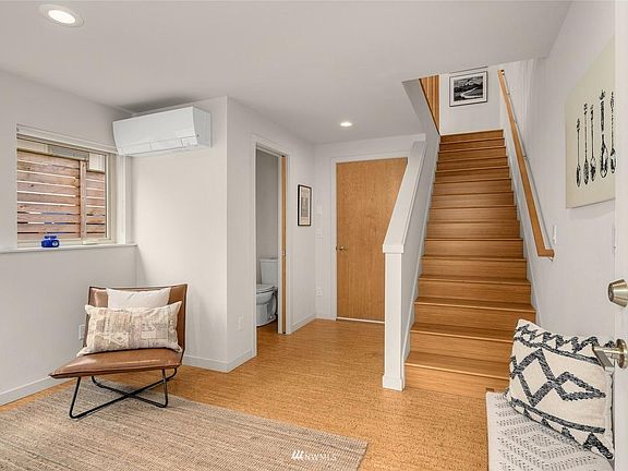 3rd image of 1437 S Jackson Pl