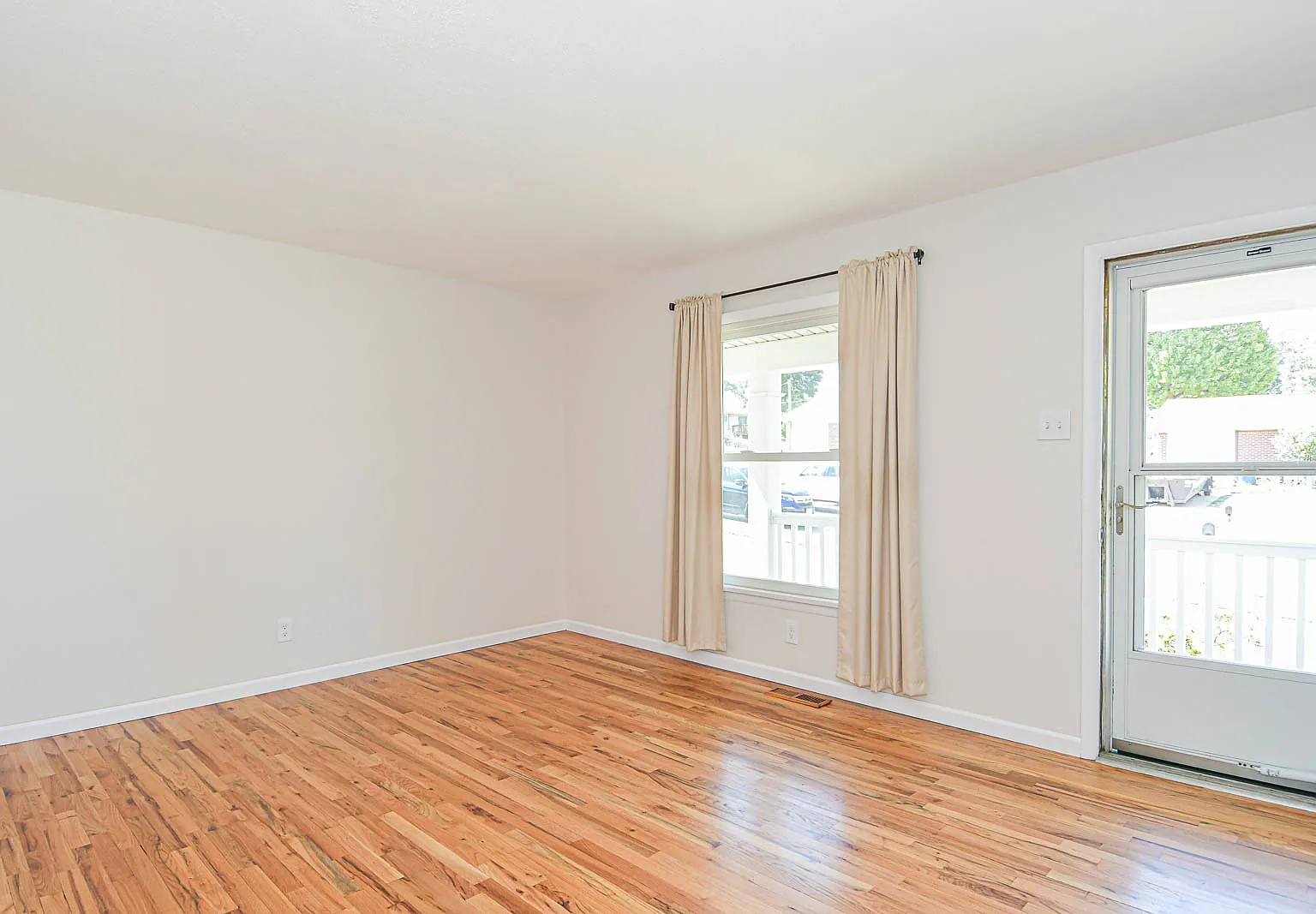 3 bed, 1300 sqft, $2,000 — Photo 3