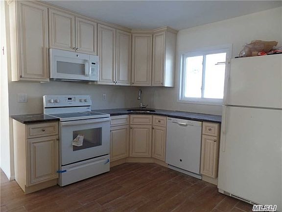 2nd image of 42 Blueberry Ln