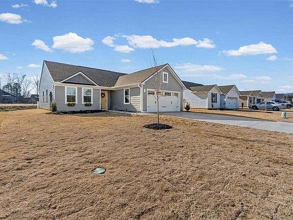 5th image of 37 Summer Club Blvd