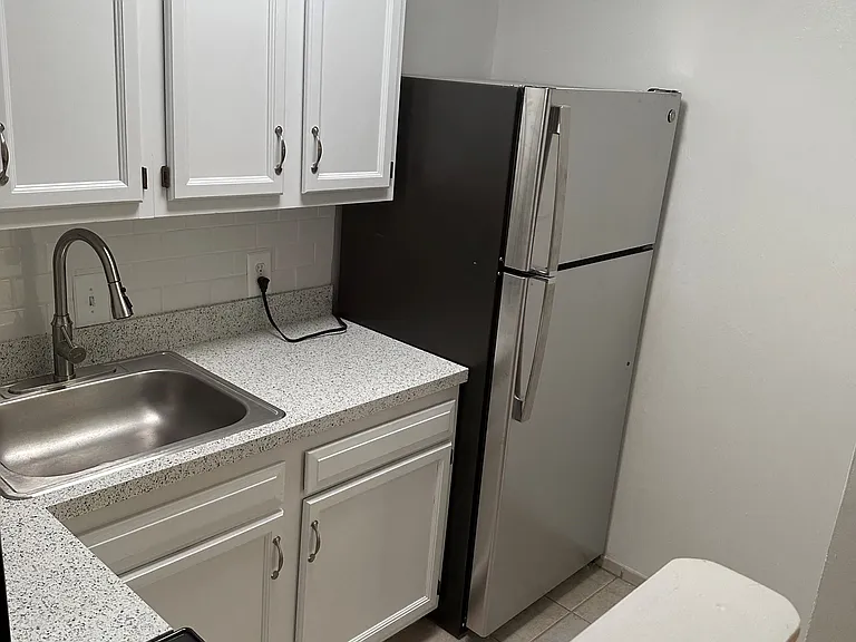 Calvert House Apartments — Photo 44