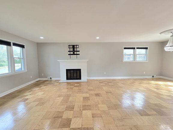 4th image of 5311 Montgomery St