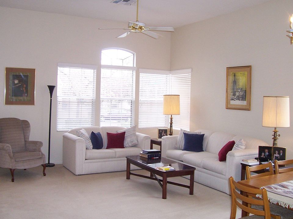Large living room w/ great windows!