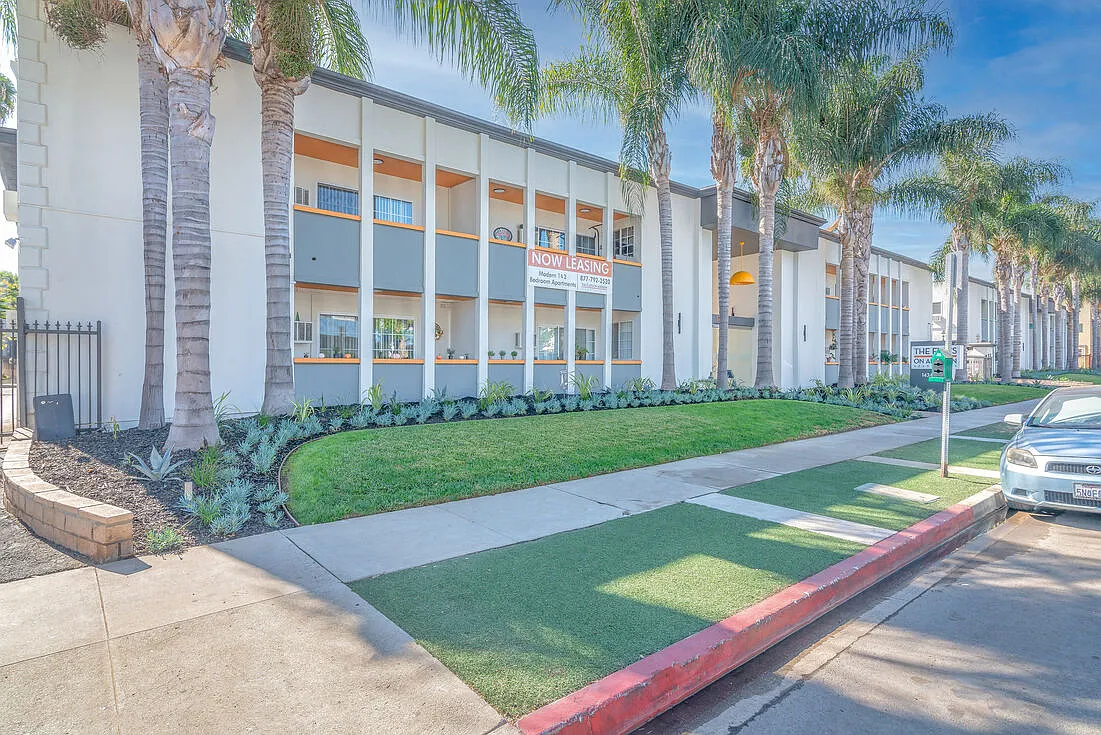 The Flats on Addison — Photo 4