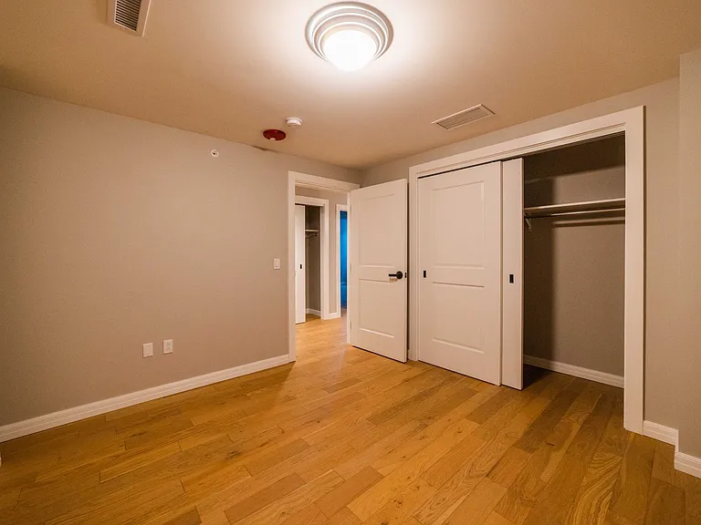 32 N Park Row — Photo 4