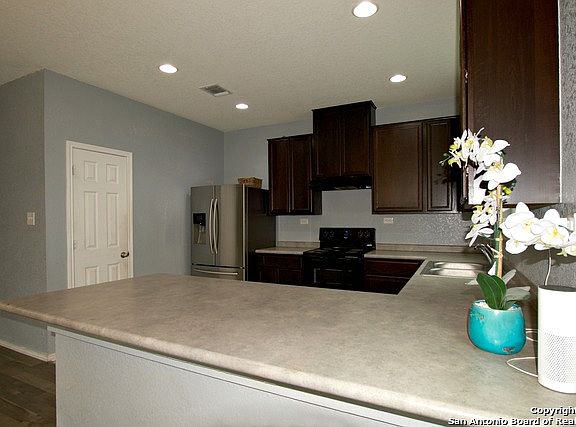 5th image of 9606 Pleasanton Cv