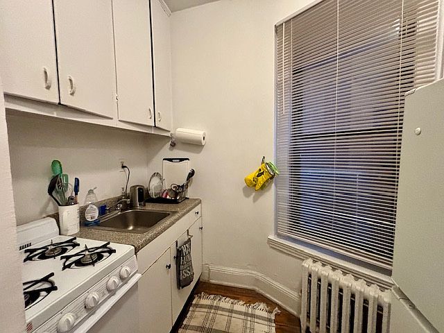 2nd image of 226 E 6th St APT 1D