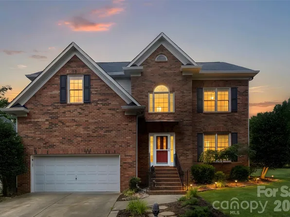 3085 River Bend Dr, Tega Cay, SC 29708