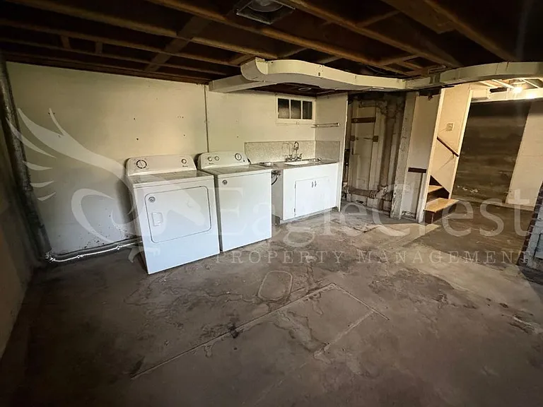 542 E Chestnut St — Photo 46