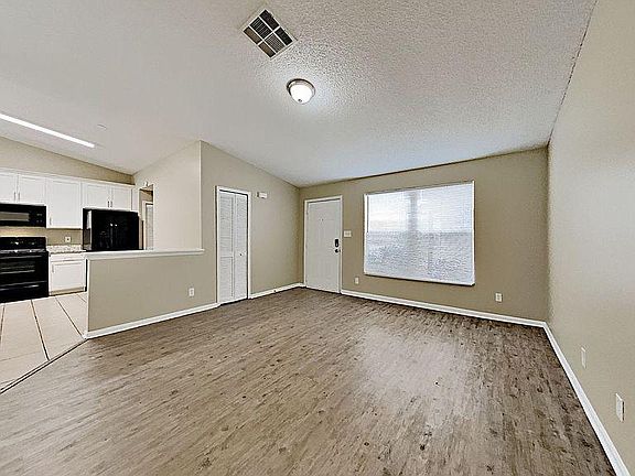 2nd image of 2516 Smithfield Dr
