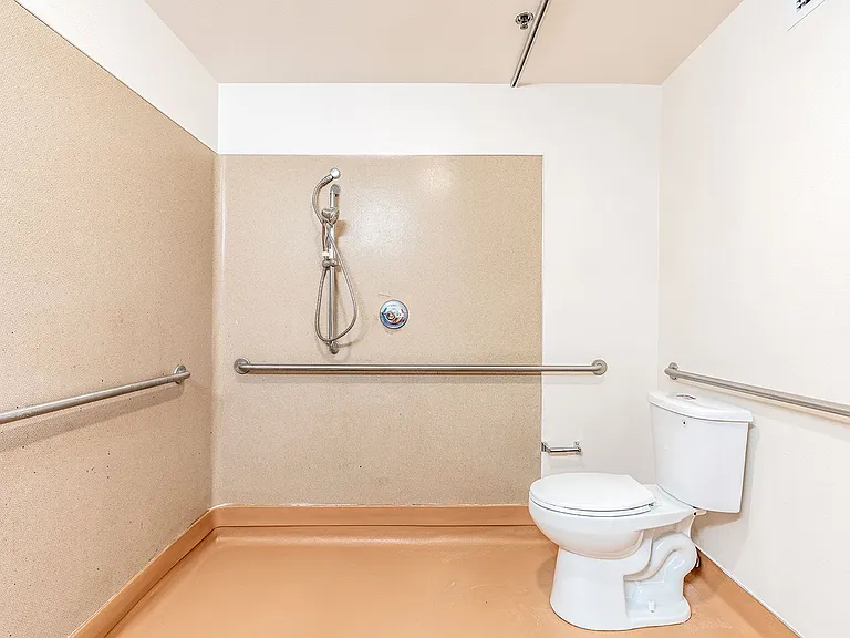 INCOME RESTRICTED Affordable Apartments in Hazelwood! — Photo 47
