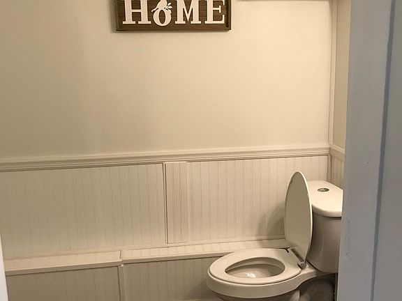 1/2 bath and laundry